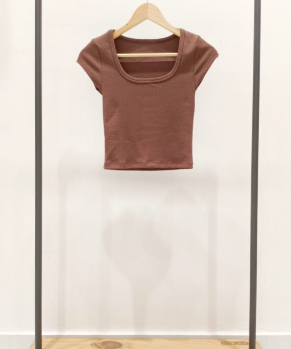 #258141 Remera "ESCOTE CUADRADO"