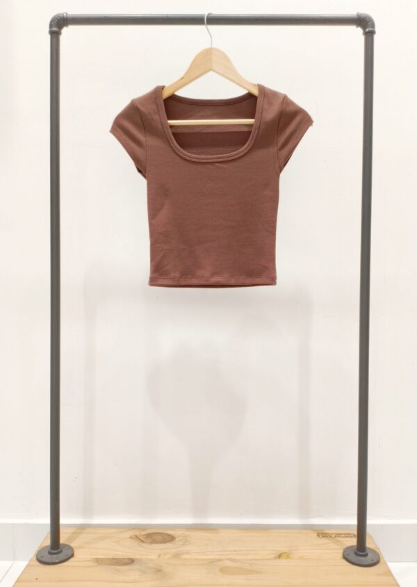 #258141 Remera "ESCOTE CUADRADO"