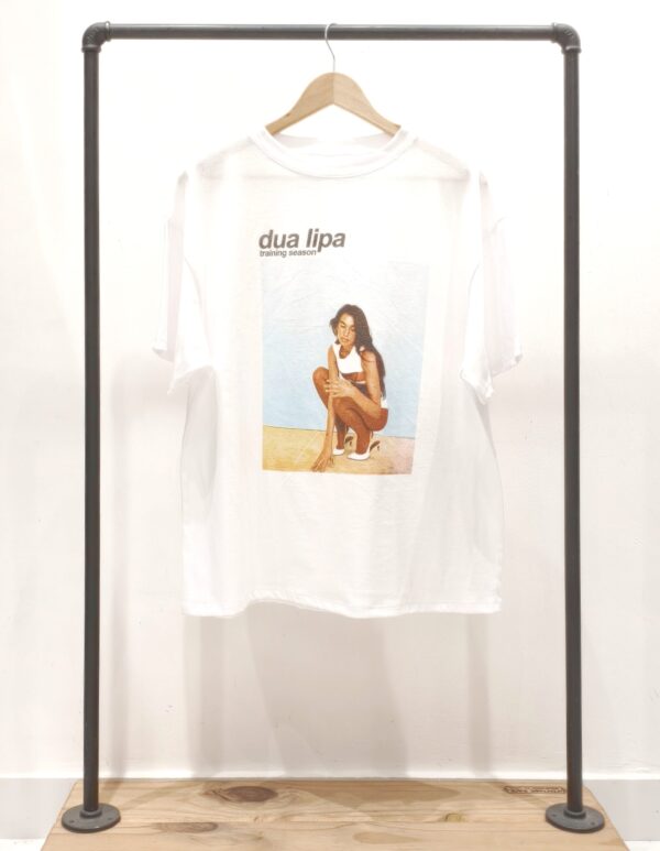 #258140 Remera "DUA LIPA"