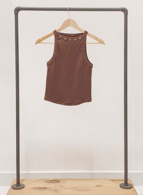 #258237 Musculosa "ESCOTE CERRADO TACHAS"